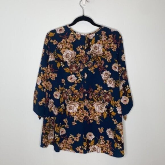 In Every Story... Women Long Sleeve All Over Flower Print Blouse Plus Size 2X - Picture 7 of 12